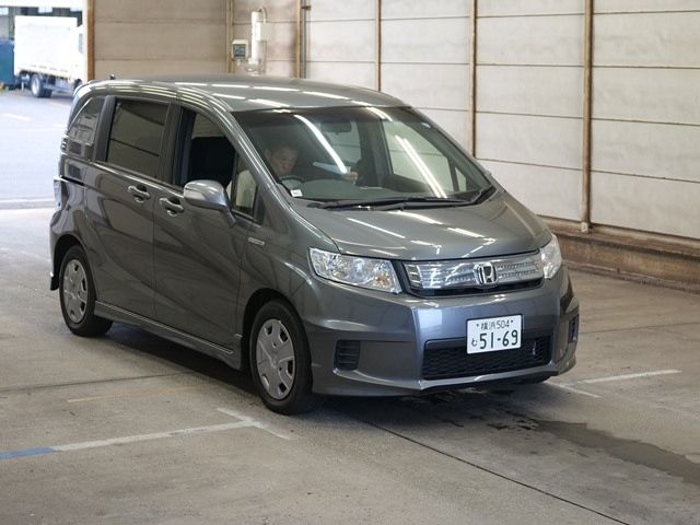 2523 Honda Freed spike GP3 2013 г. (ARAI Bayside)